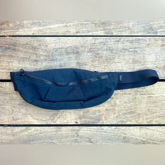 Athleta Kinetic Sling Bag Cross Body Small Purse Waist Belt Fanny Pack in Black - Picture 1 of 10